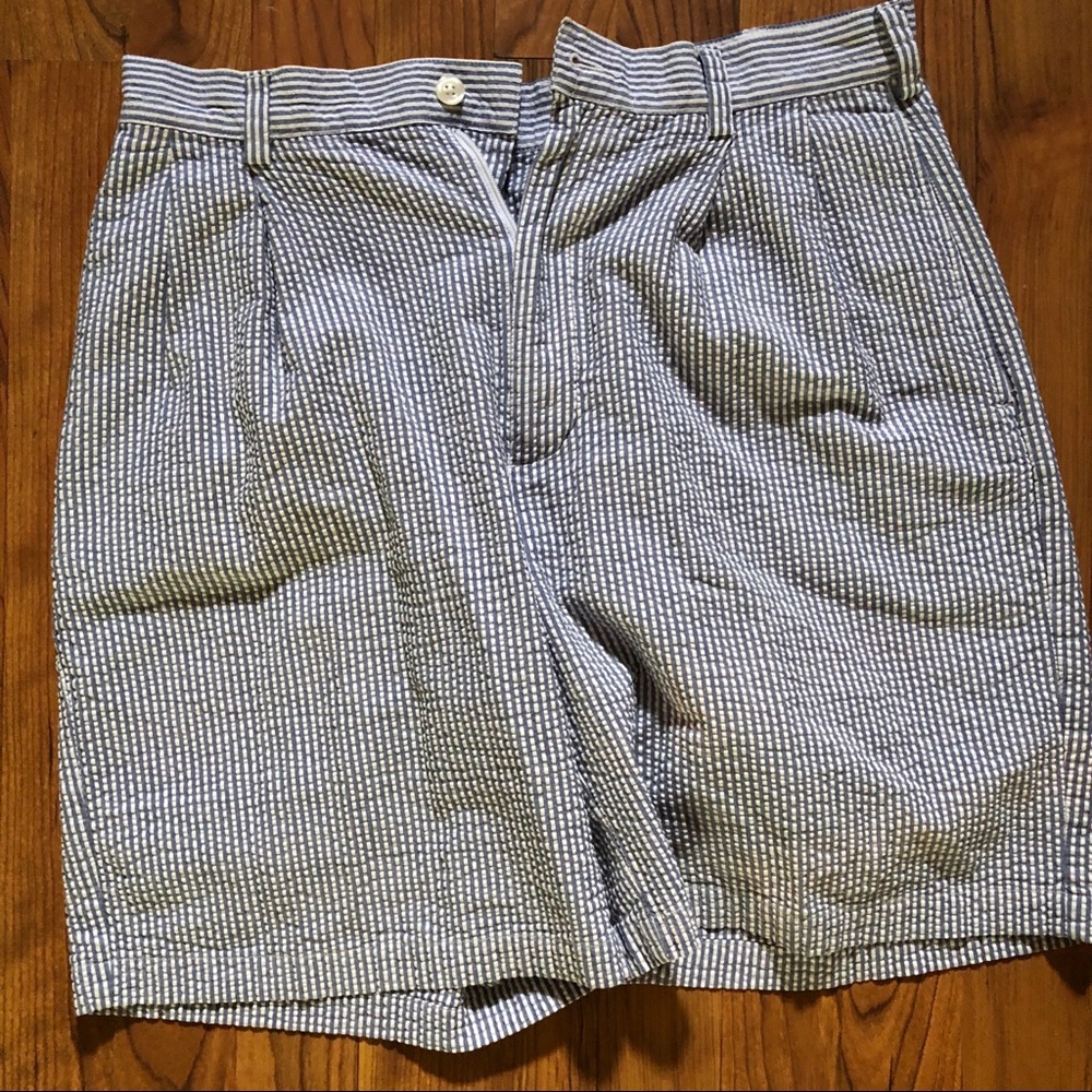 Blue/white stripe Jos. A. Bank stays cool Shorts.